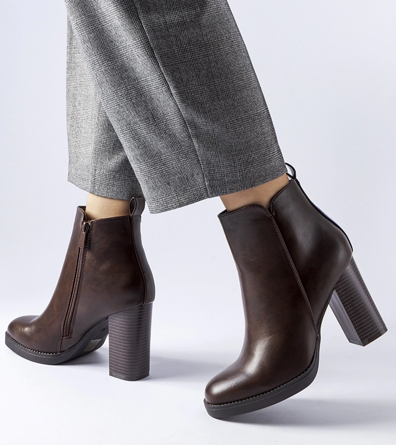 Hnedé zateplené čižmy na opätku Sambruson