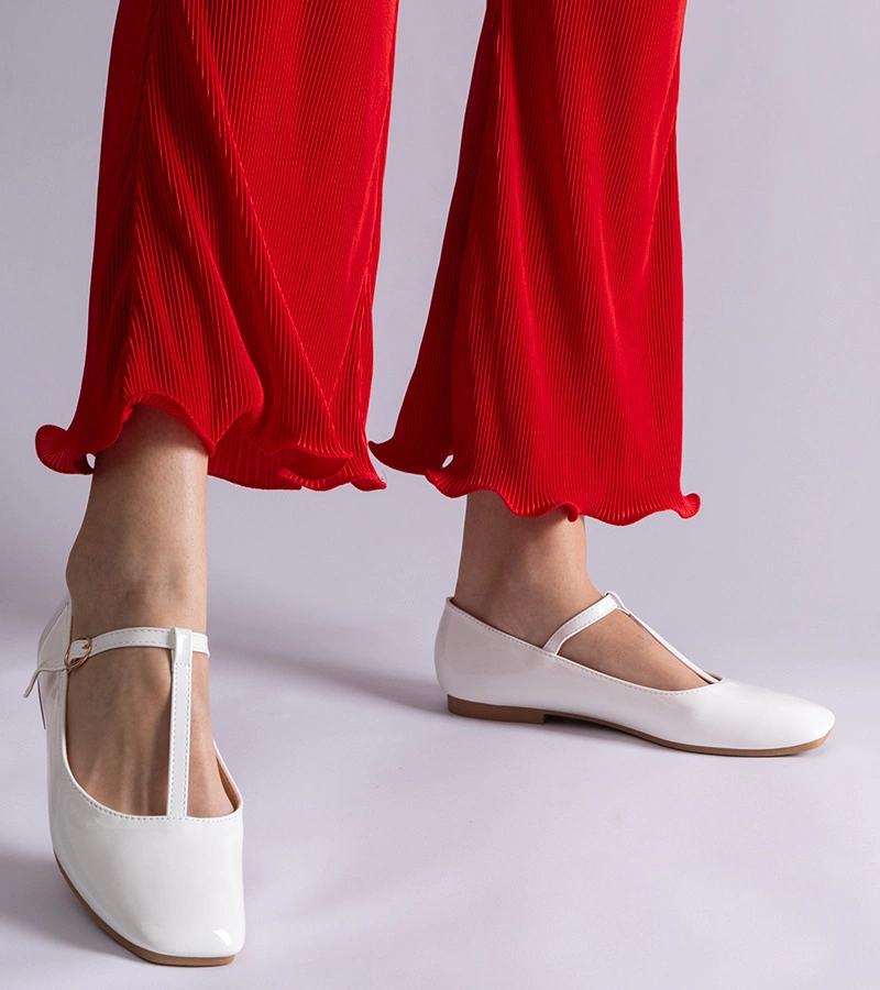 Biele lakované balerínky s remienkom Marseille