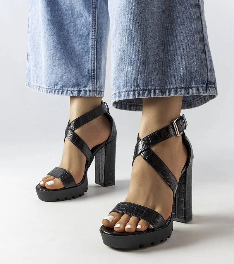 Čierne sandále Trépanier na vysokom podpätku