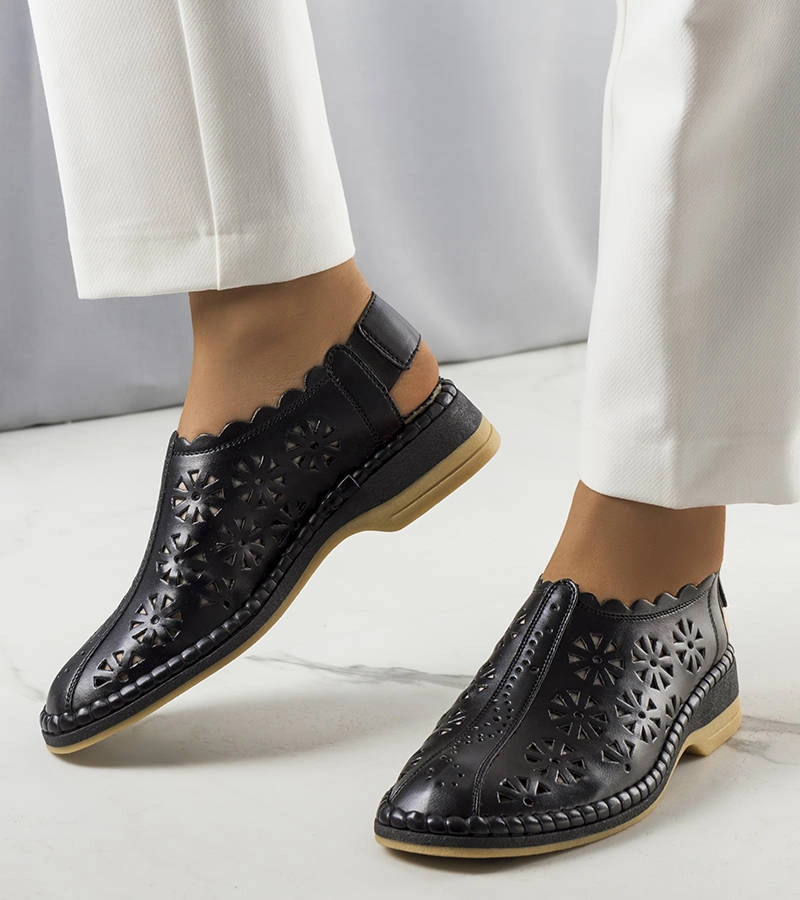 Čierne ažurové žabky Ferre