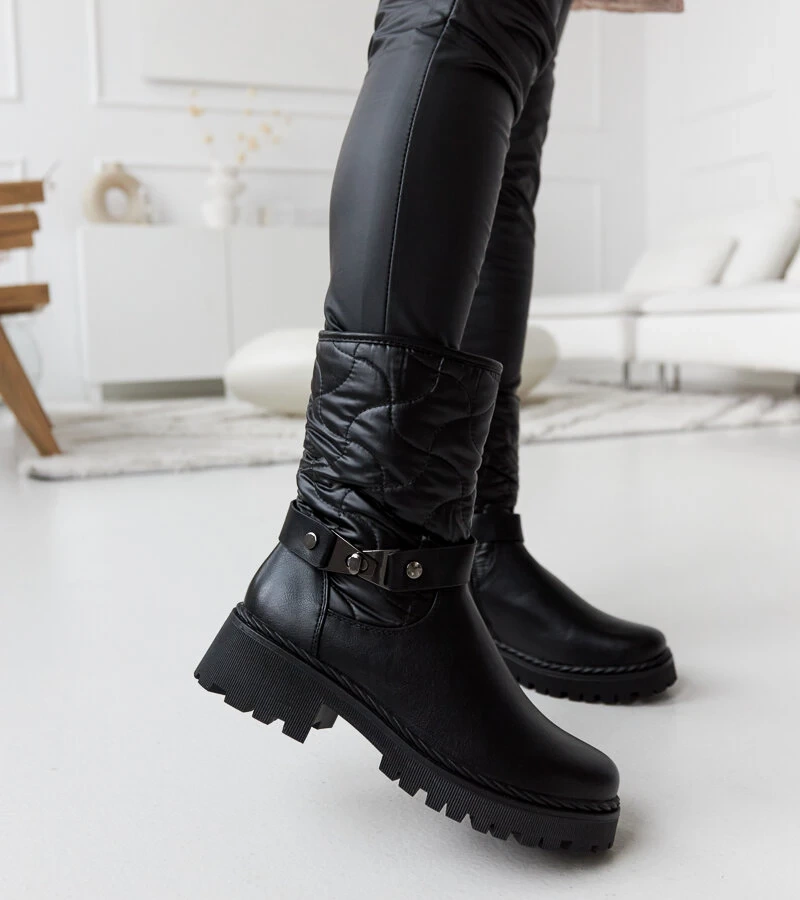 Čierne zateplené členkové čižmy s ozdobným pásikom Lido