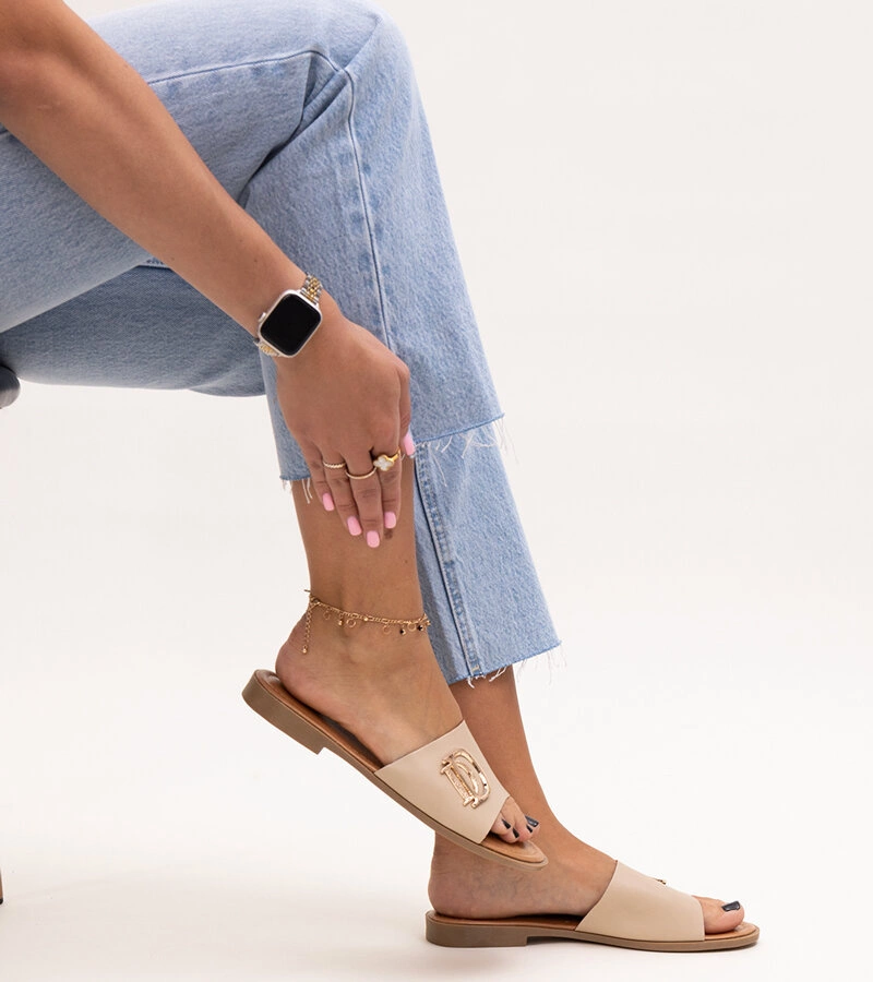 Bežové šľapky s prackou Almeita