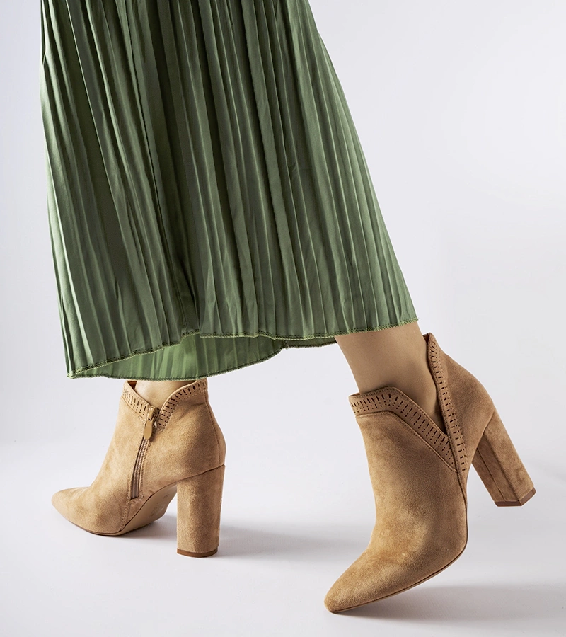 Béžové semišové čižmy Cammoro