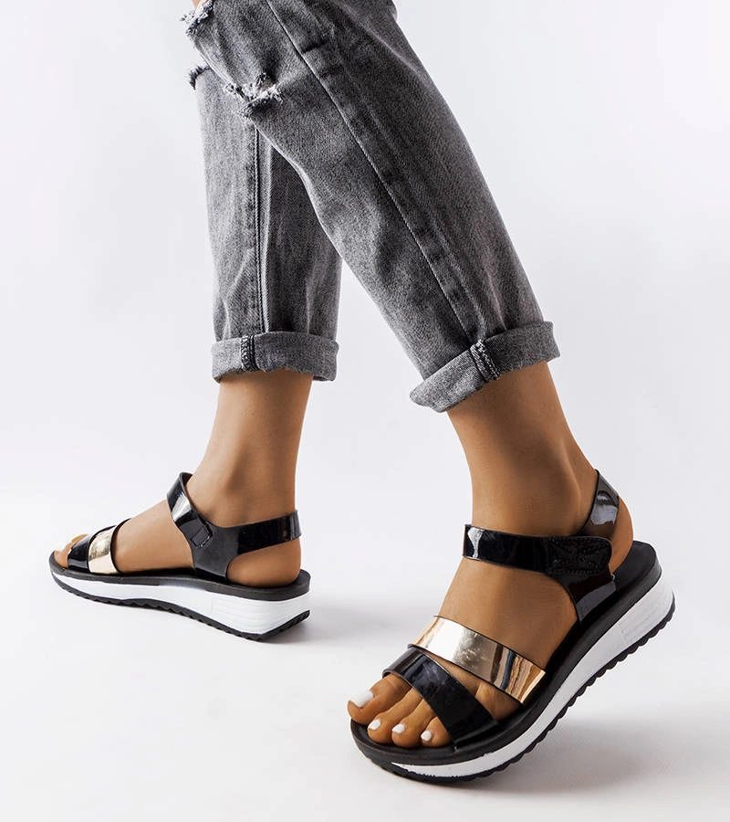 Čierne lakované sandále Mila