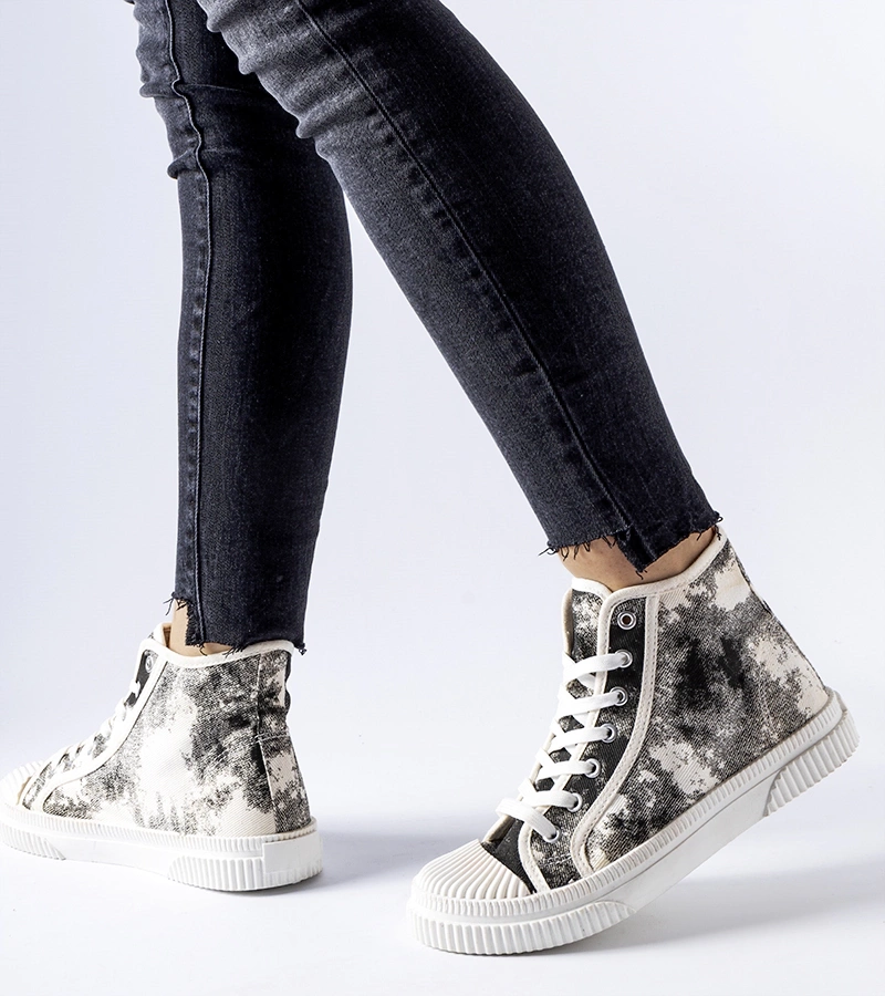 Čierne tenisky s odretými miestami Turistico