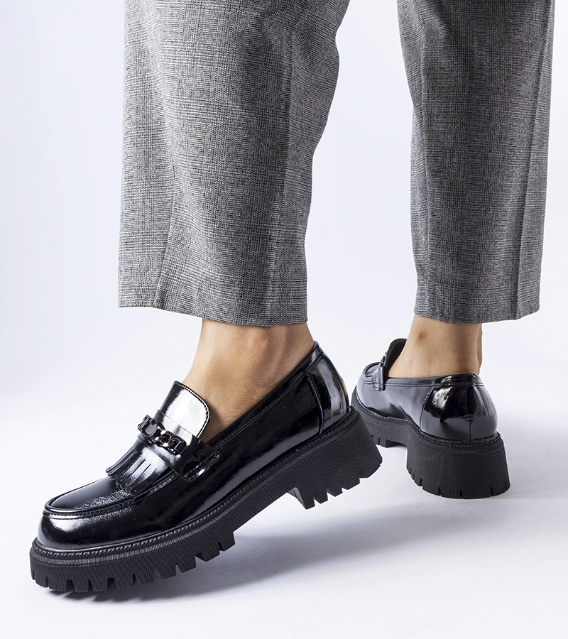 Čierne lakované mokasíny s prackou Agordina