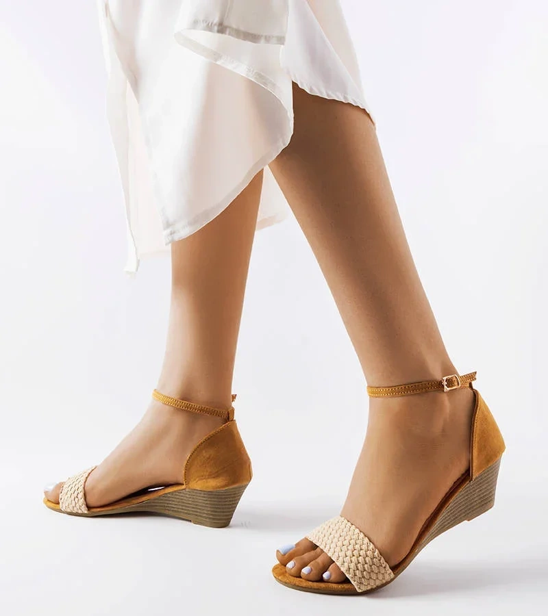 Béžové sandále na podpätku Veltri