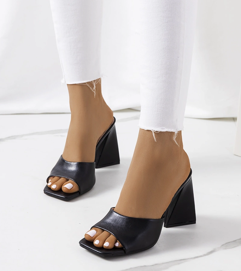 Čierne žabky na podpätku Istila