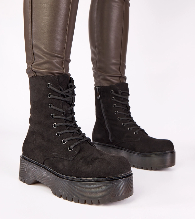 Čierne členkové topánky na platforme z eko semišu Mollie