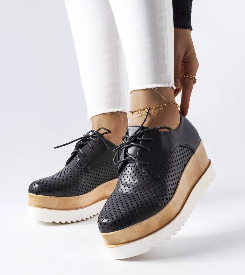 Laurent čierne ažurové topánky na platforme