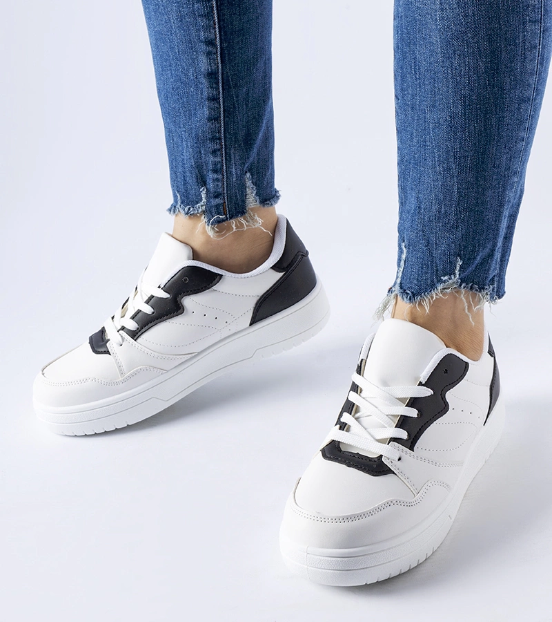 Biele tenisky s čiernym akcentom Fournie.