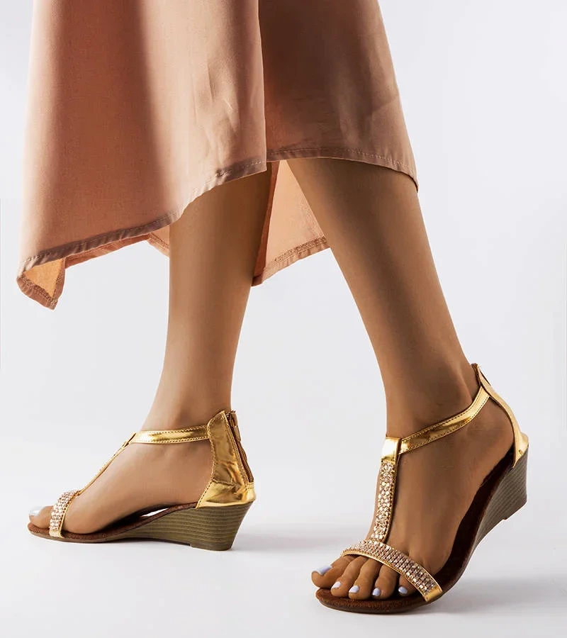 Zlaté sandále na podpätku Suaredda