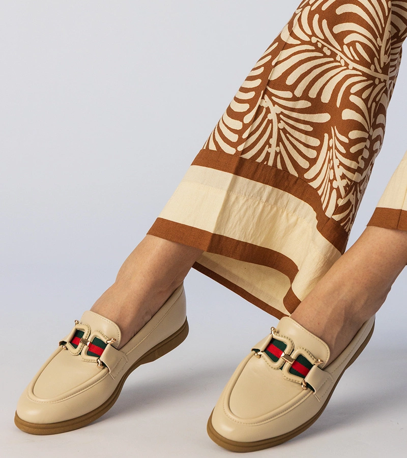 Krémové mokasíny z eko kože s ozdobou Kalenda