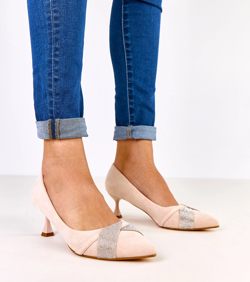 Béžové lodičky na nízkom opätku s kryštálmi Tajlana