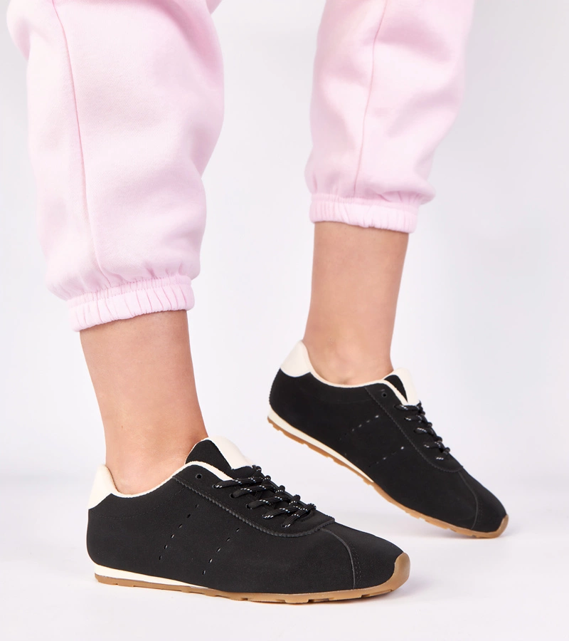 Čierne tenisky s bielym akcentom Birna