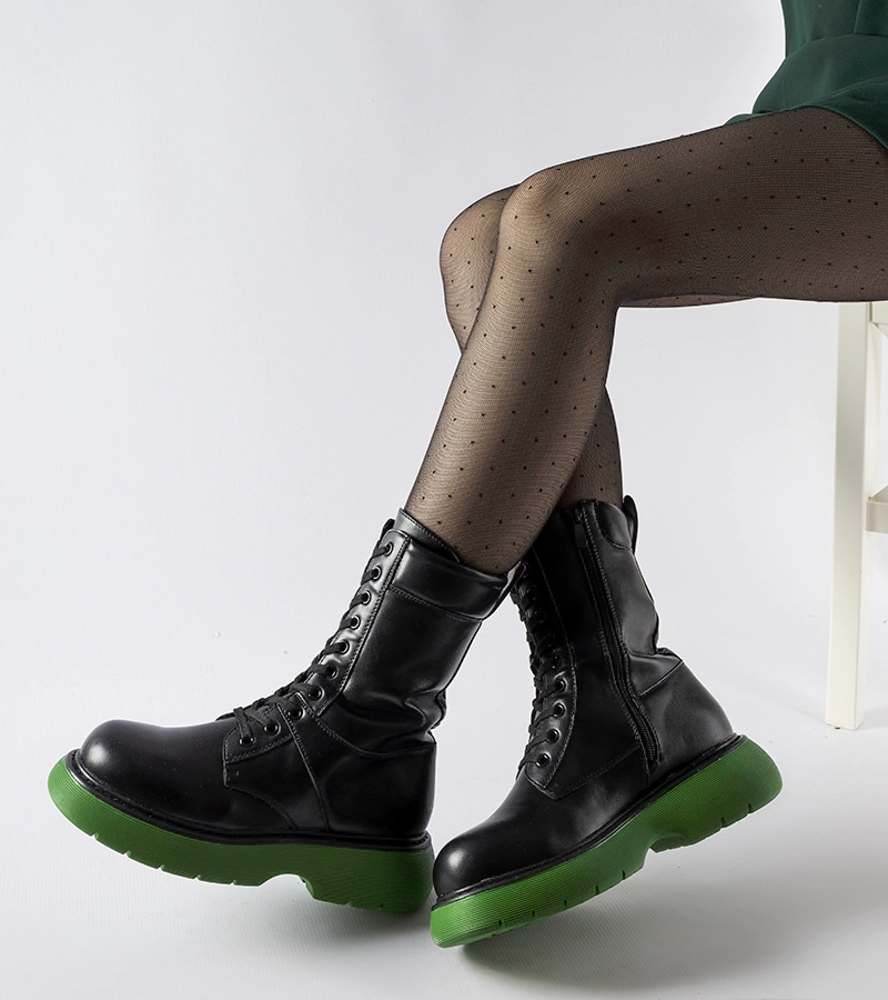 Čierne zateplené čižmy s zelenou podrážkou Beata