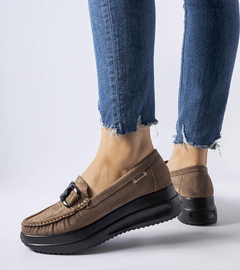 Hnedé mokasíny na klinu z ekokože Vigolo