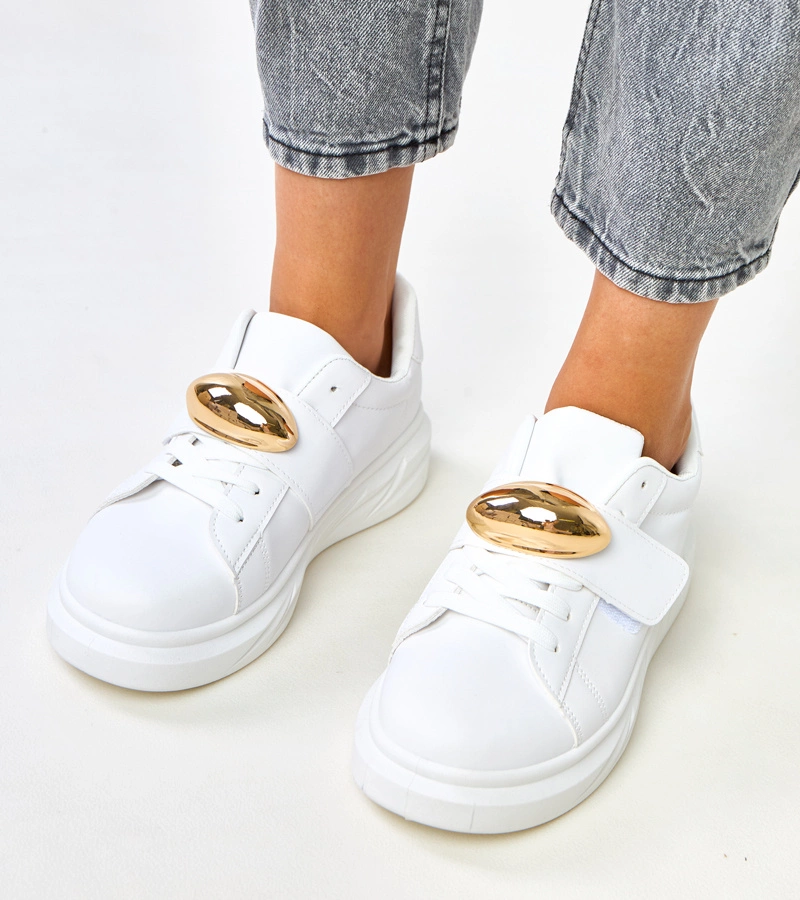 Biele tenisky na platforme so zlatým akcentom Melania