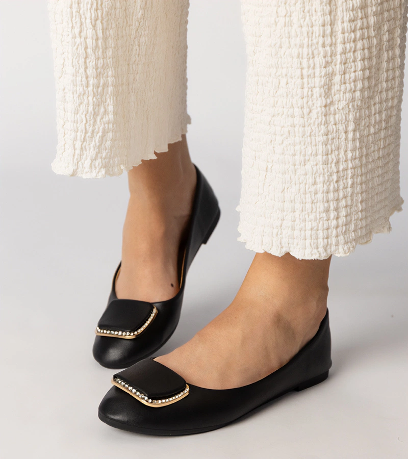 Čierne dámske balerínky s kryštálikmi Bejla