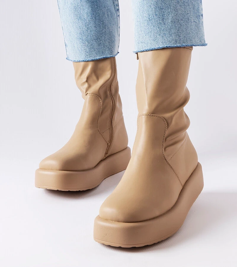 Béžové topánky na platforme od spoločnosti Valpantena