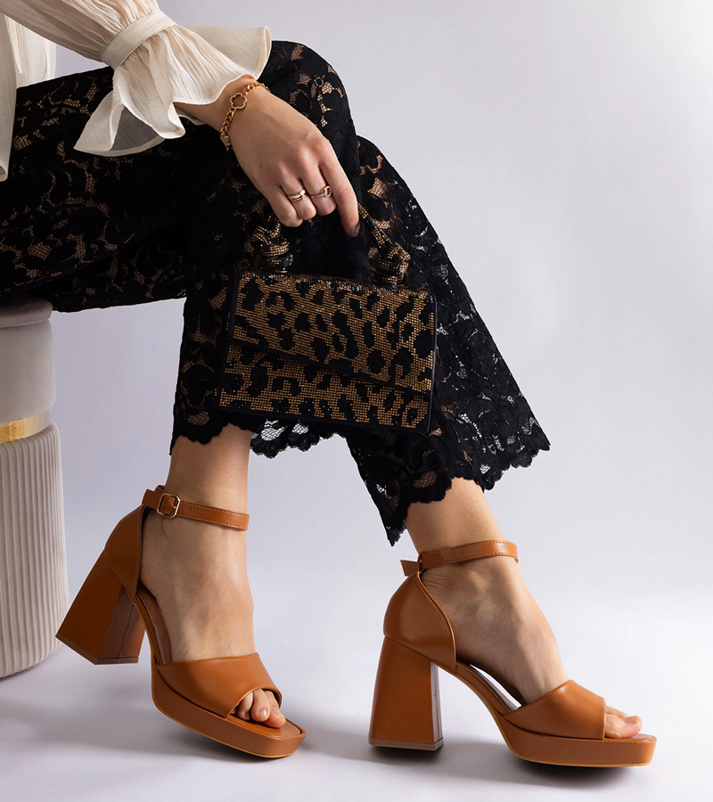 Hnedé sandále na masívnom opätku Isolina