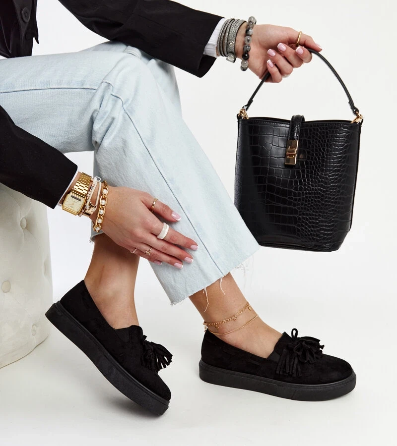 Čierne poltopánky s strapcami od Adaldrida