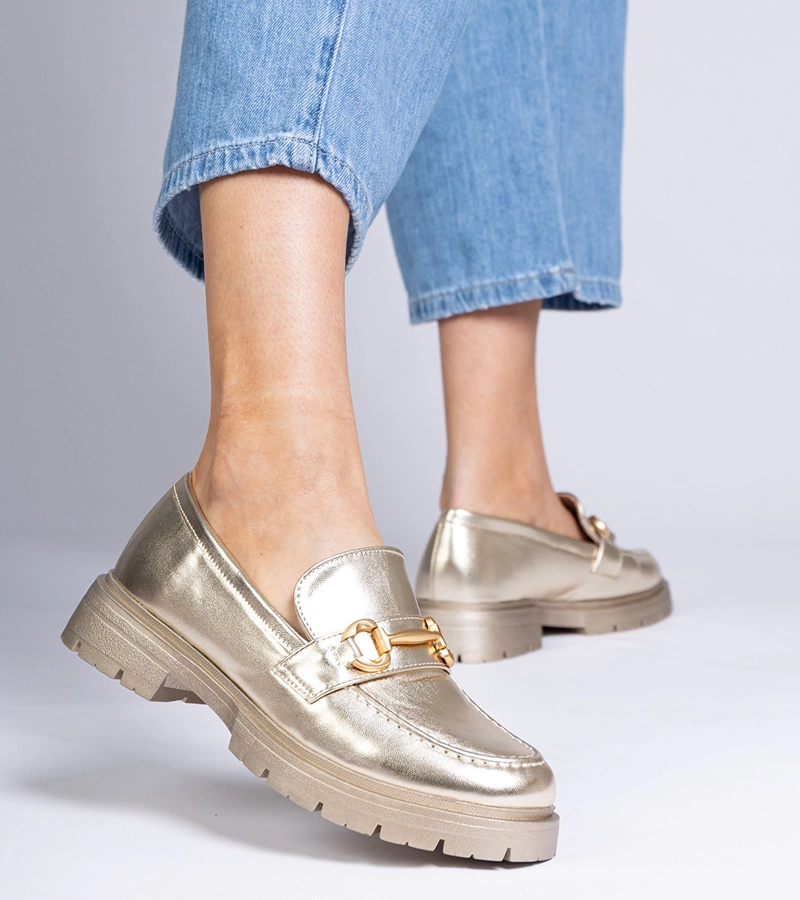 Zlaté elegantné mokasíny so zdobením Letty