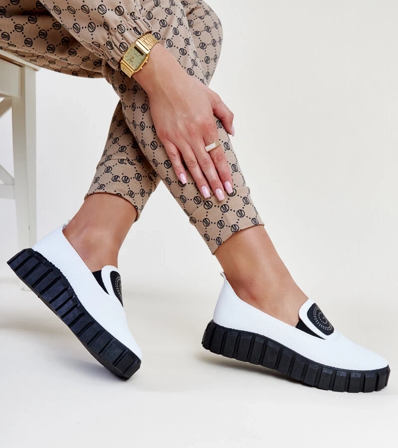 Biele poltopánky na masívnej podrážke Teska