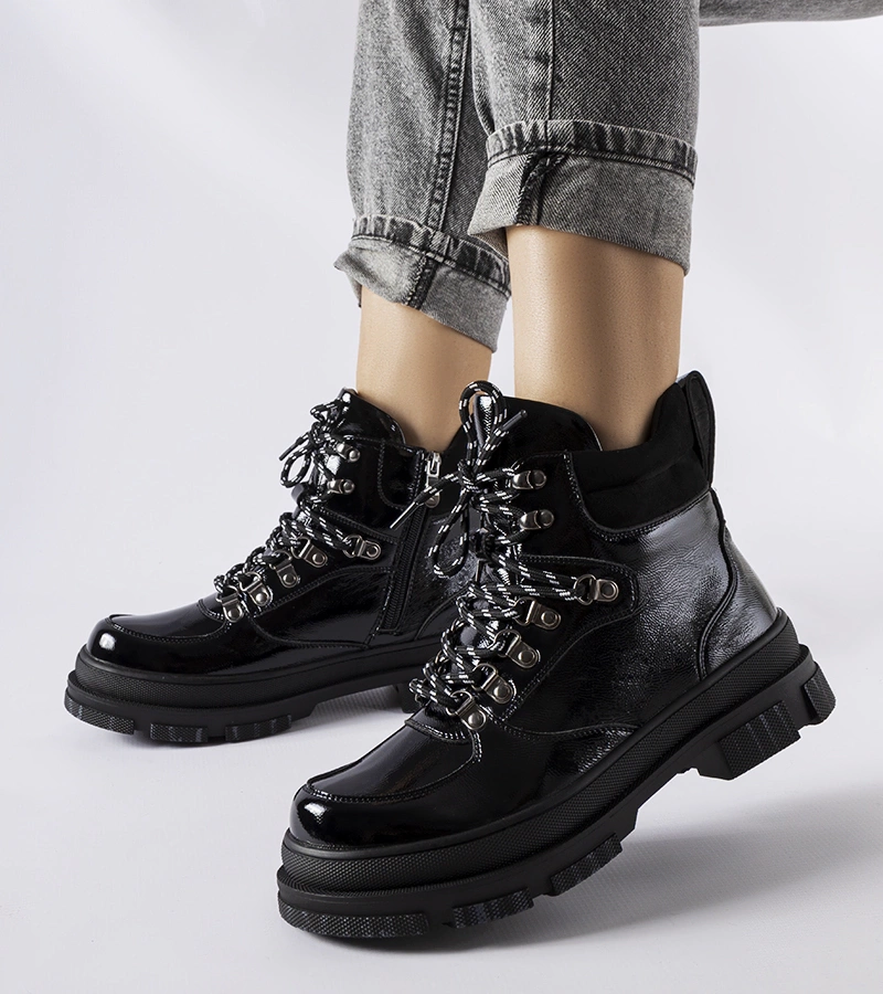 Čierne lakované topánky Prepo