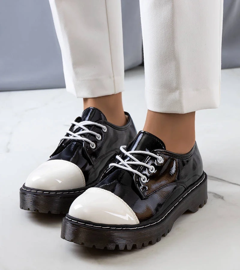 Čierne lakované poltopánky Cardin