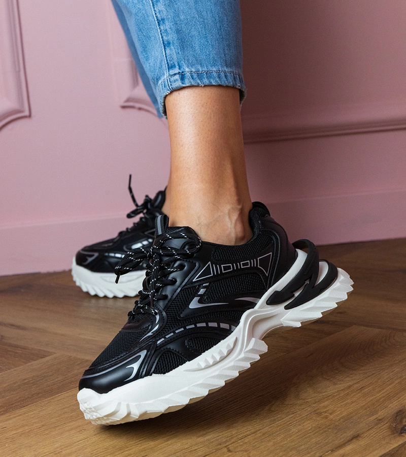 Čierne športové tenisky na hrubej podrážke Lirana