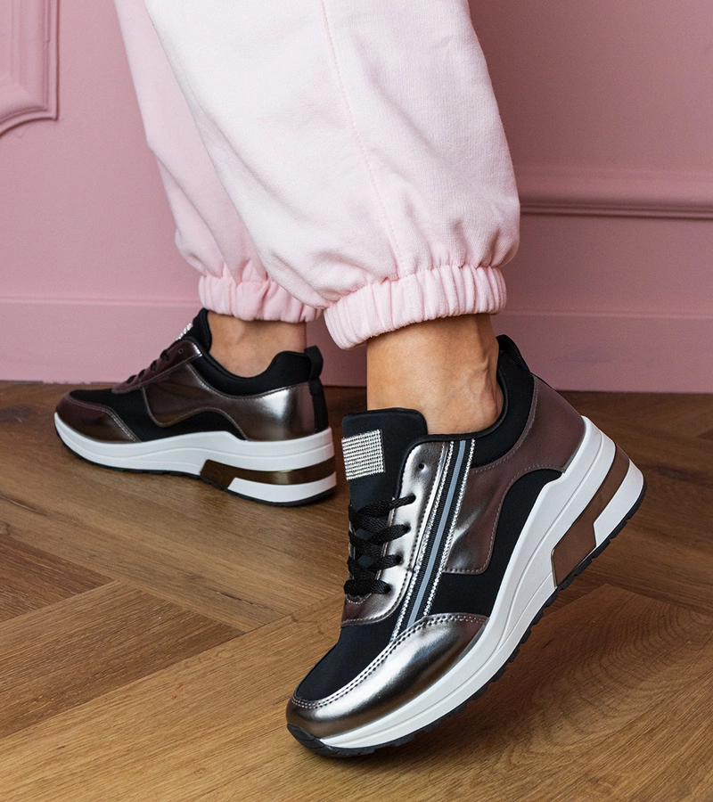 Čierne tenisky s kamienkami a metalickou vložkou Garsi