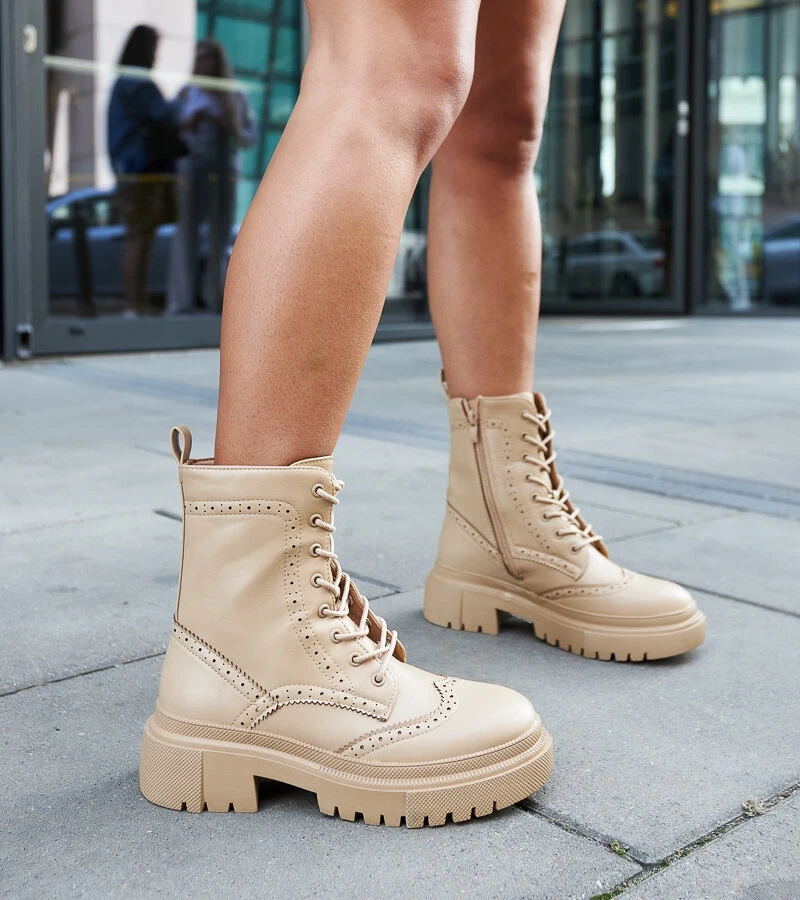 Beige trapery zdobené prešívaním Nicla