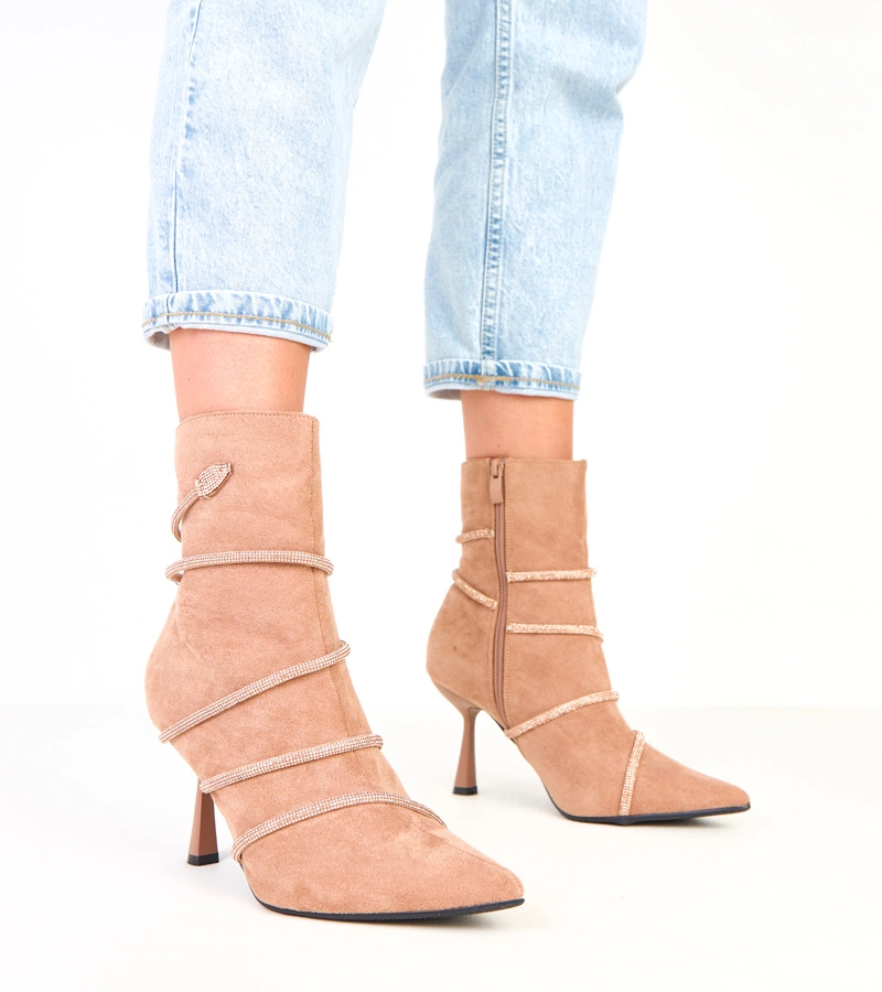 Béžové členkové topánky na ihličkách zdobené kryštálmi Nethe