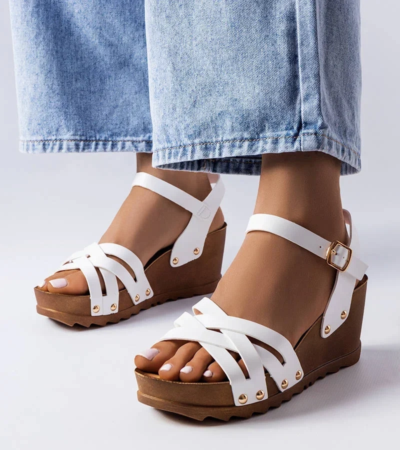 Biele sandále Audric na podpätku