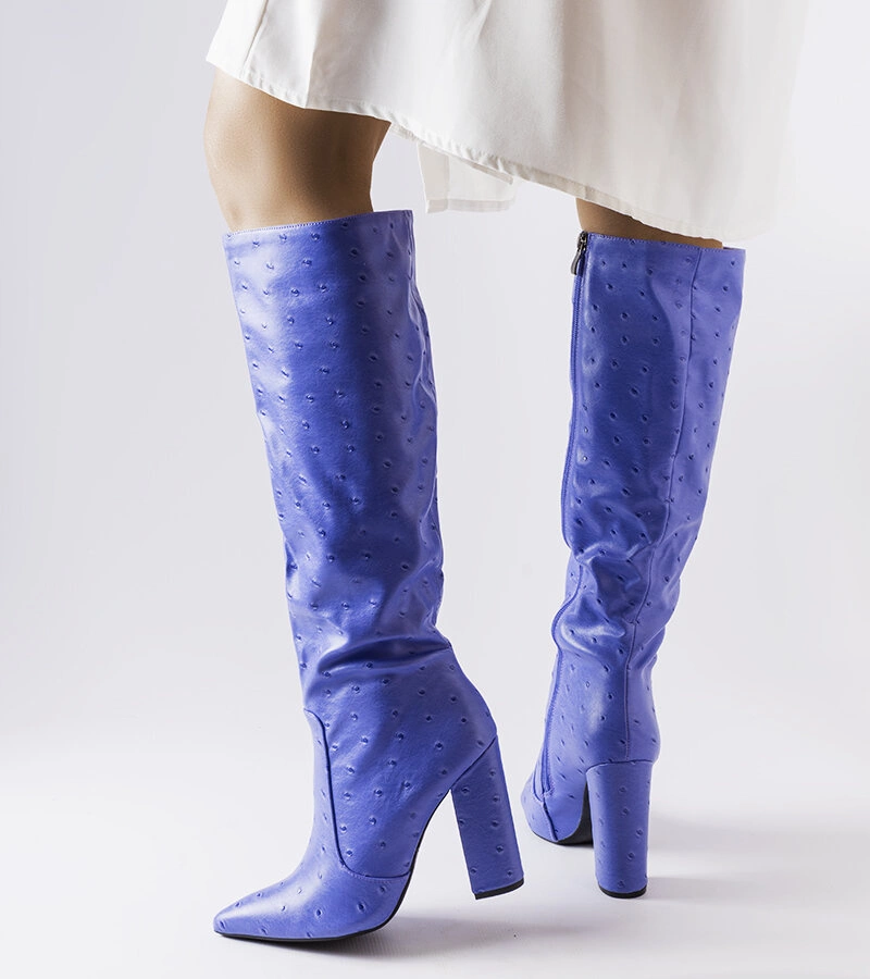 Modré embosované topánky s príspevkom Delfina