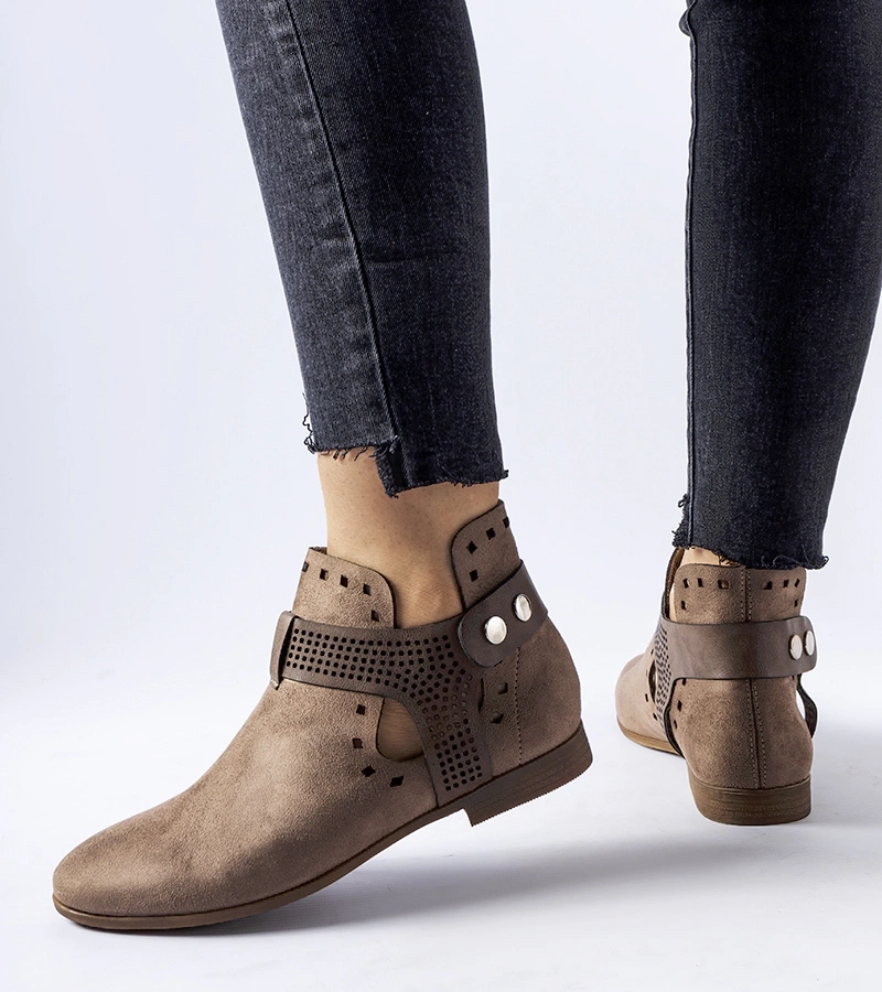 Hnedé čipkované výrazne vyrezané čižmy Lungodora