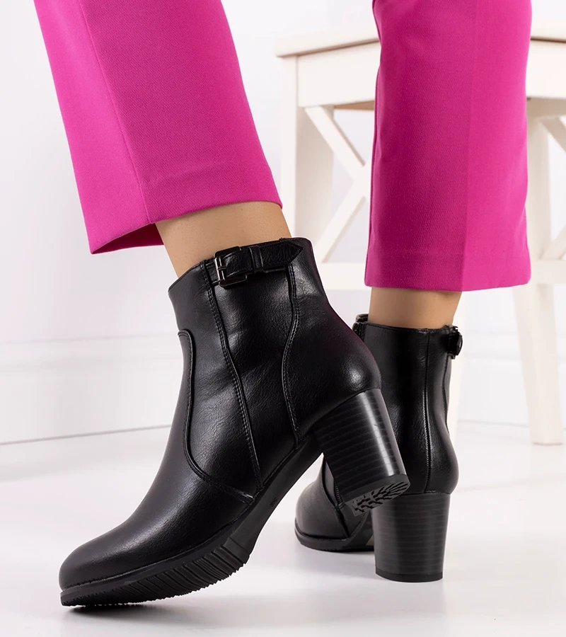 Black botki na nízkom poste Bogota