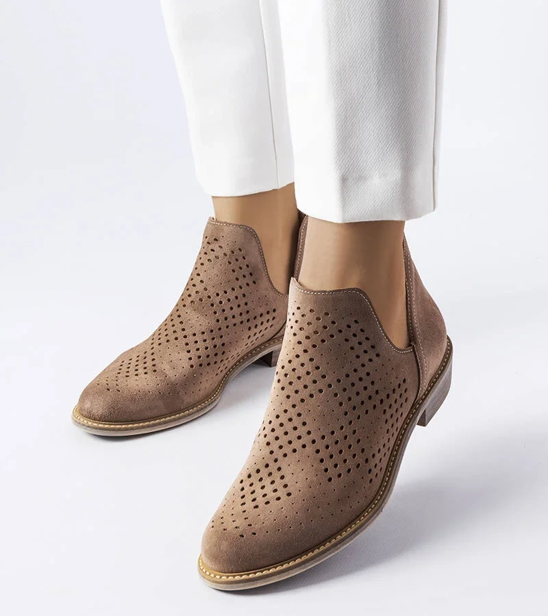 Hnedé ažurové kožené čižmy Karino