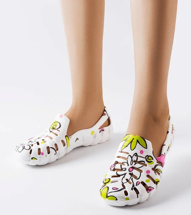 Biele gumené žabky so vzorom Finley