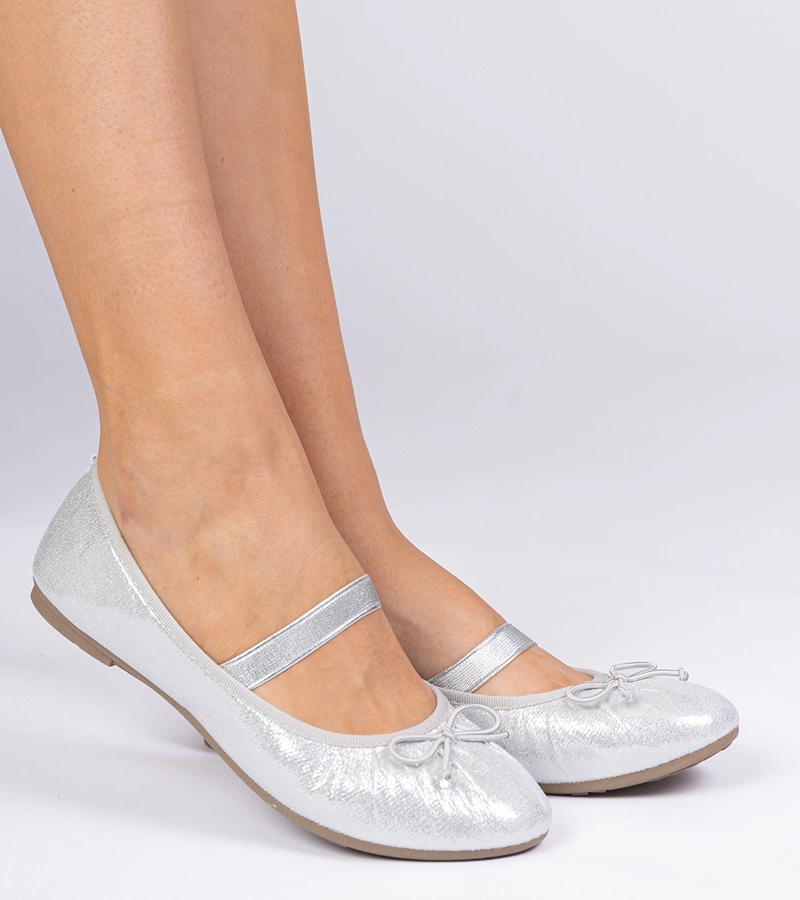 Strieborné dámske balerínky s mašličkou na gumičke Lerona