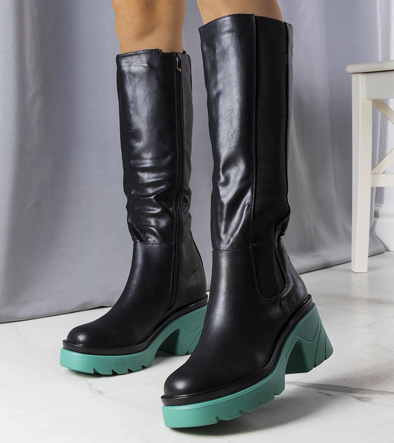 Čierne čižmy na modrej podrážke Charla