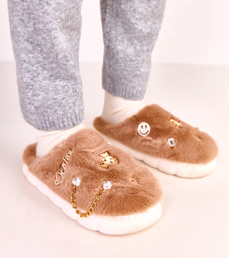 Hnedé uzavreté papuče s ozdobami Verdugo