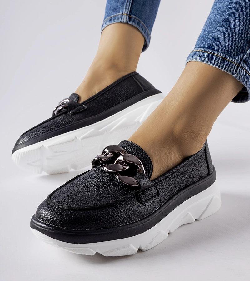 Čierne mokasíny s retiazkou Vinceza