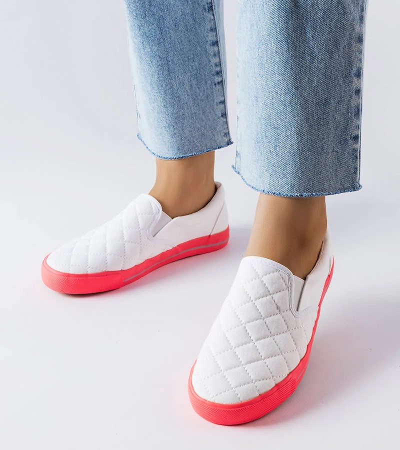 Biele prešívané tenisky Balsamo slip-on