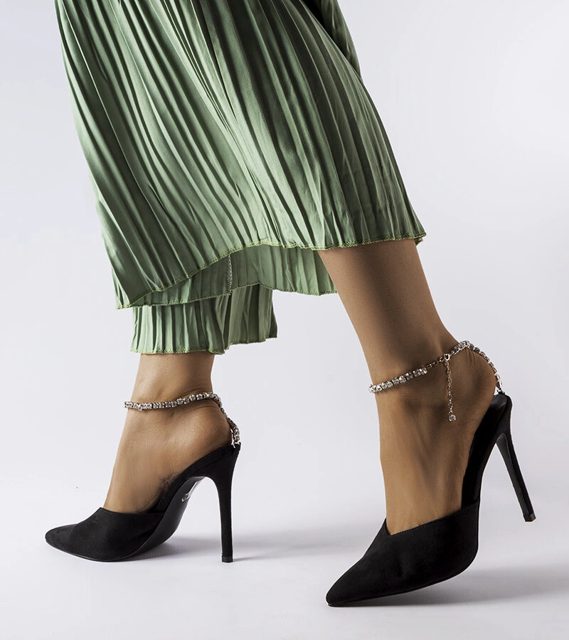 Čierne žabky na ihličkovom podpätku so zirkónmi Claude