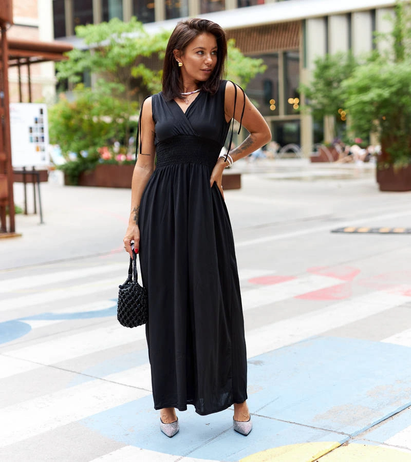 Čierne maxi šaty so záhybmi Petrona