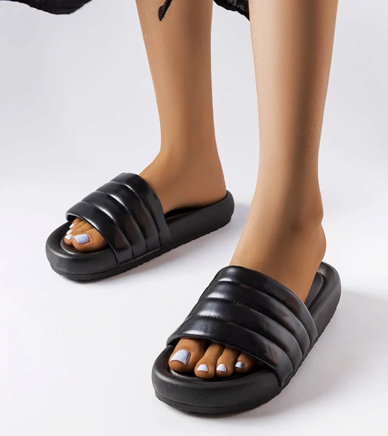 Skillen čierne šľapky na voľný čas