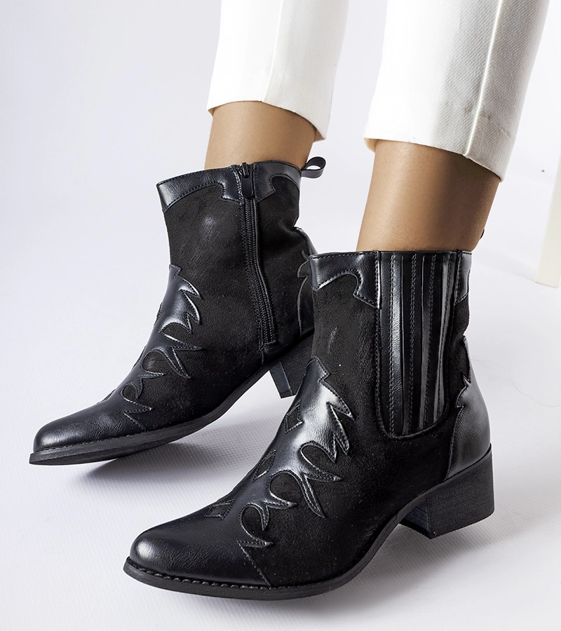 Čierne kovbojské topánky na malom stĺpiku Henriette