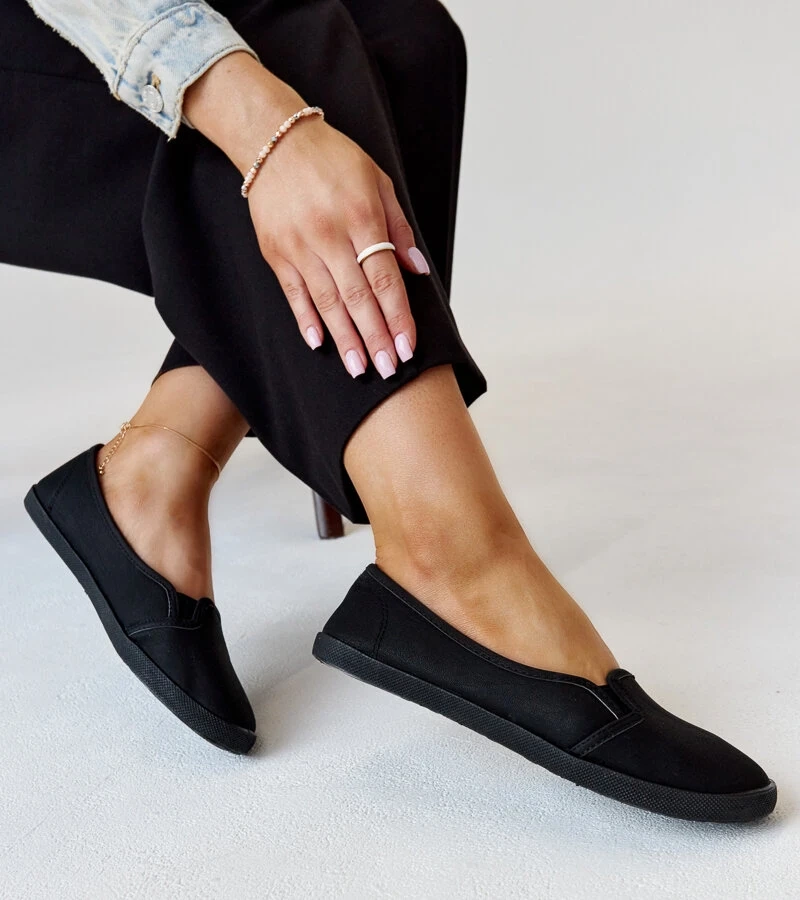 Čierne tenisky na zosuvanie, ekokoža Wordana